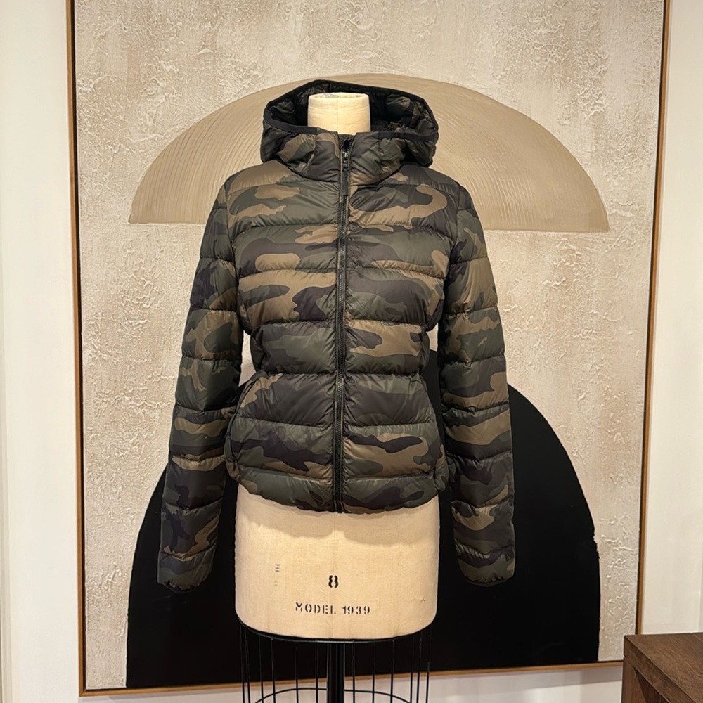 Aritzia TNA camo little puff jacket